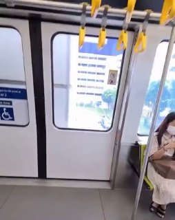 🇸🇬 Поезд в Сингапуре с окнами, которые... image preview